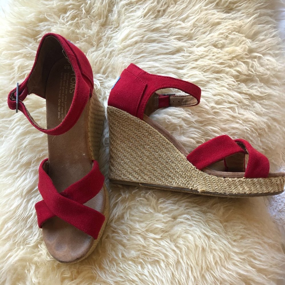 Tom's Red Wedges